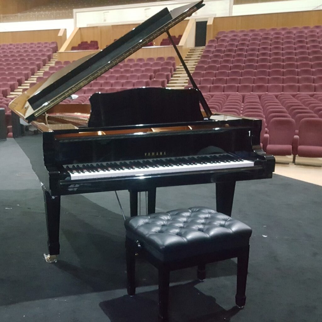 Yamaha C7 piano rental