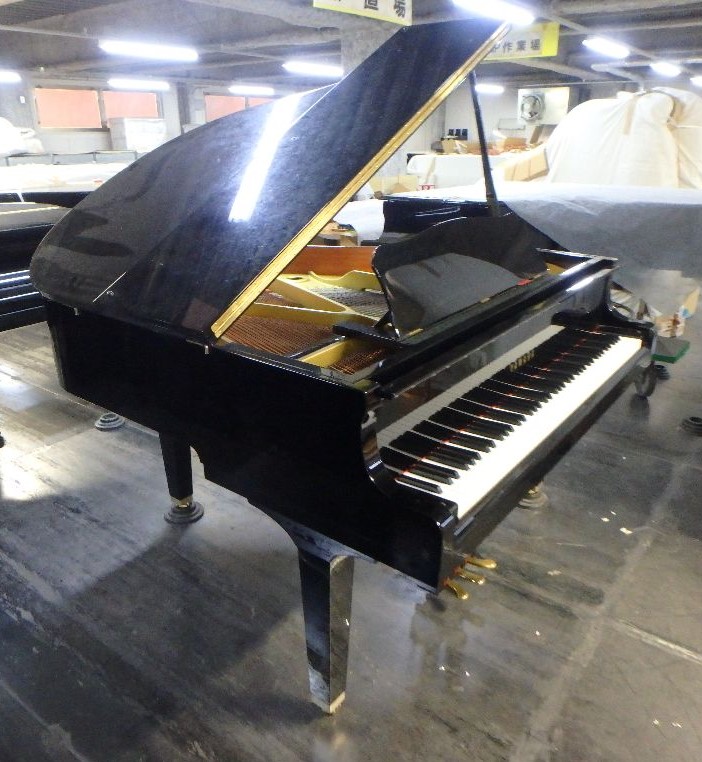 black yamaha grand piano