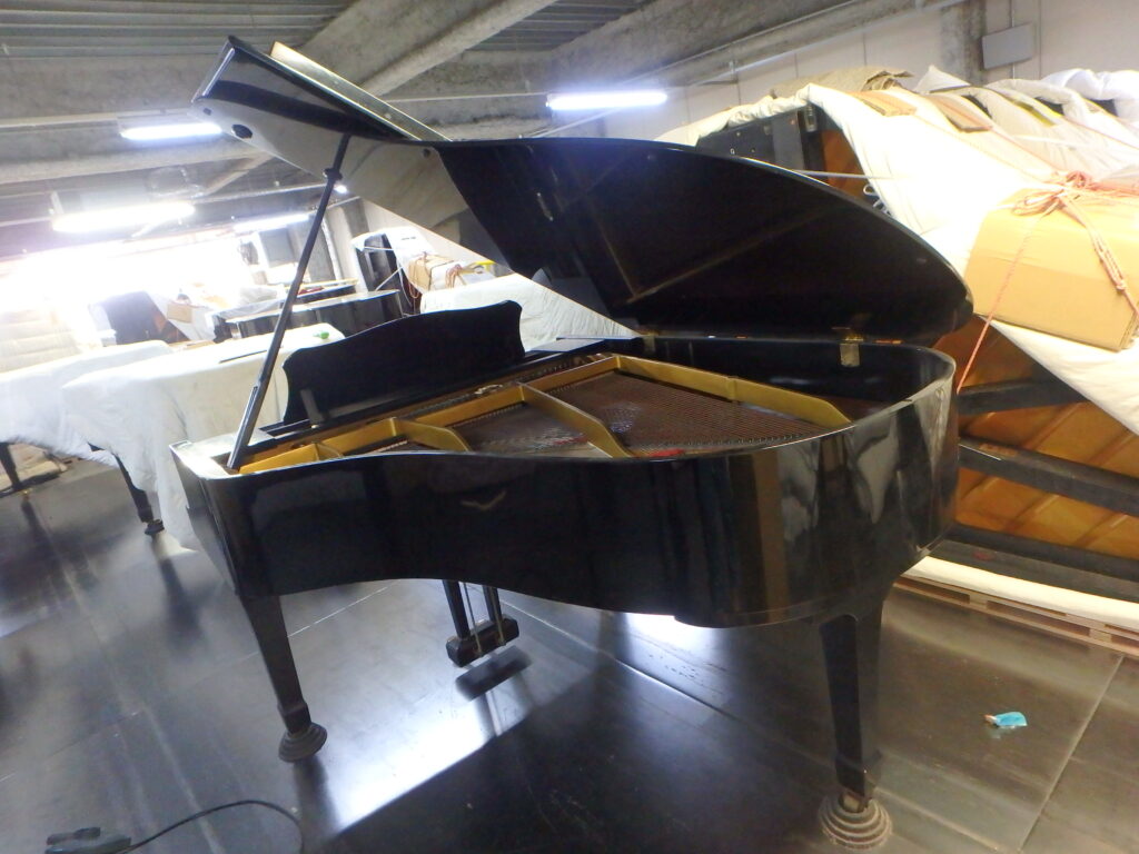 yamaha grand piano