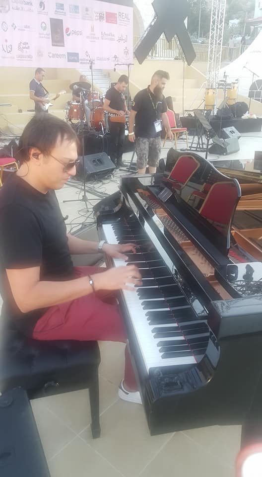 Yamaha C7 concert grand piano hire