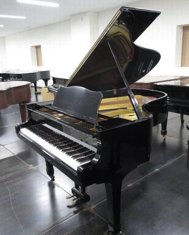 yamaha grand piano